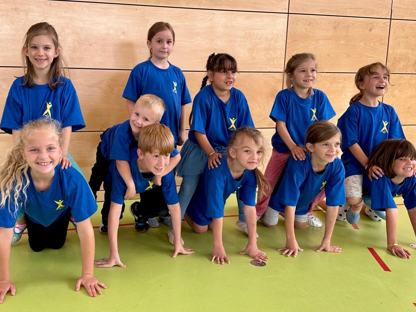 Gruppenbild Kinder beim Gau-DinoTurntag